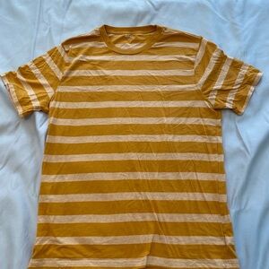 Men’s Old Navy striped T-shirt size L